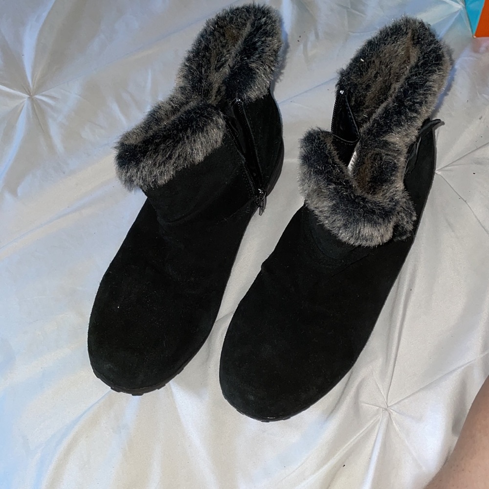 BOOTS - Picture 3 of 5